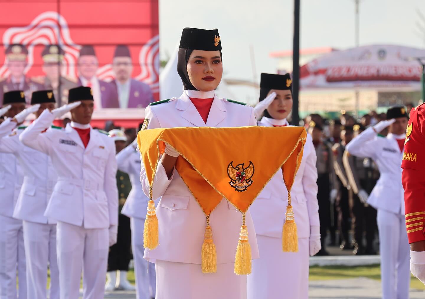 Upacara Penurunan Bendera (2)