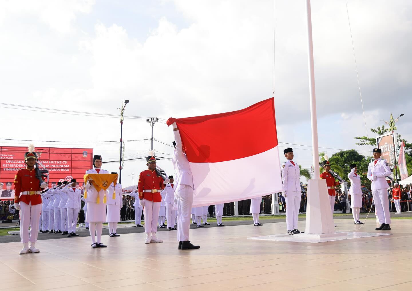 Upacara Penurunan Bendera (7)