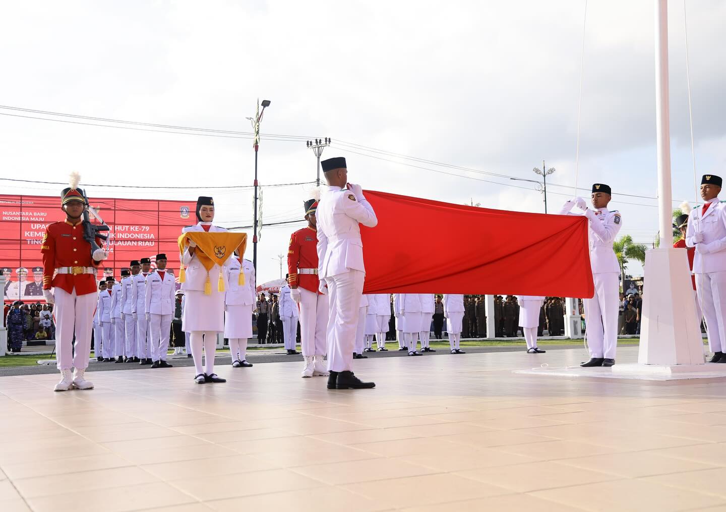 Upacara Penurunan Bendera (9)