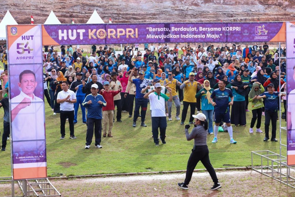 Seluruh Pegawai Bakesbangpol Kepri Hadiri Senam Sehat  dalam rangka HUT Korpri Ke-54 Tahun 2025