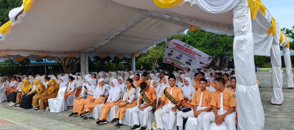 997 Pelajar SMKN 1 Bintan Utara Antusias Ikuti Sosialisasi Pendidikan Politik Bagi Pemilih Pemula dan Cegah Radikalisme & Terorisme pada Kegiatan KEMAS