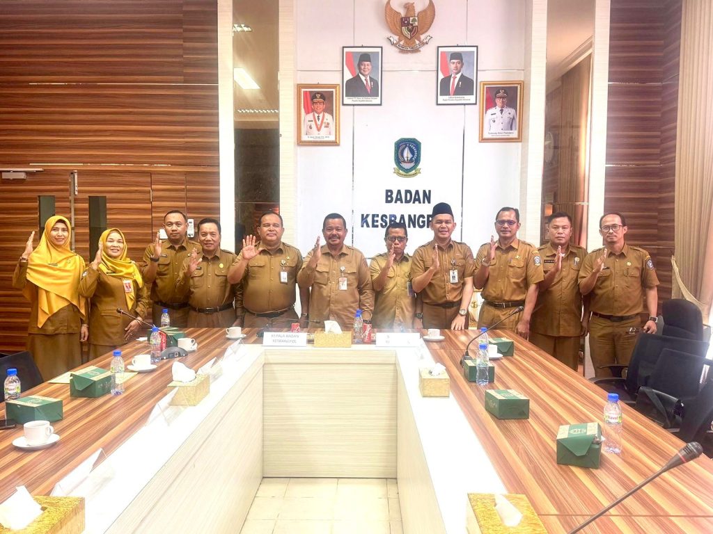 Kesbangpol Masuk Sekolah (KEMAS) Tahun 2025 Siap Digelar, Kaban Kesbangpol Provinsi Kepri Drs.Muhamad Iksan, M.Si Rapat Bersama Para Kepala Sekolah 